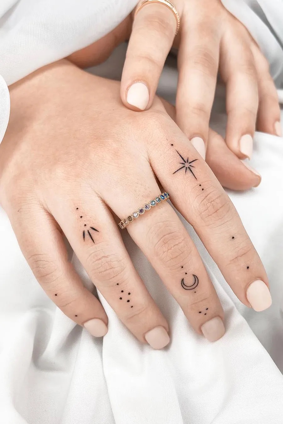 finger minialst tattoos